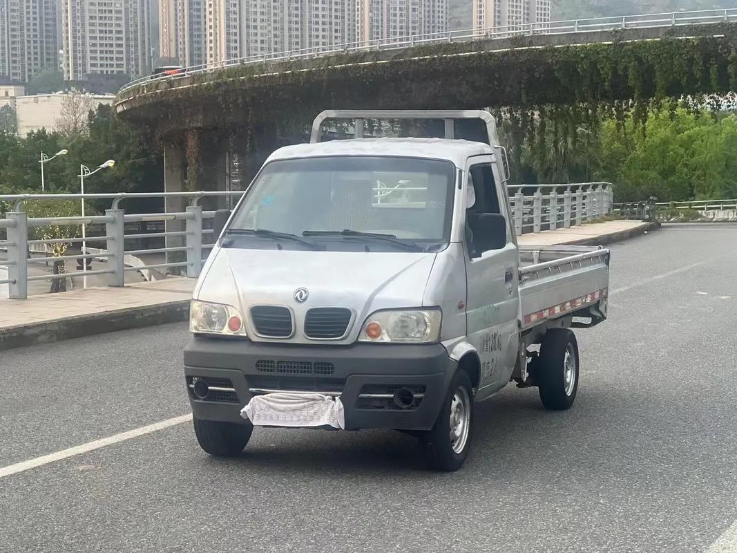 东风小卡货车在城市与乡村道路的适用性分析及优劣势探讨(图2) 小型东风货车_东风小卡货车适合在城市还是乡村道路行驶?_东风小货车视频