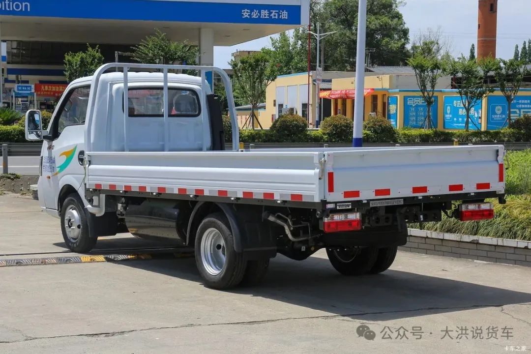 东风途逸 T5 2.0L 127马力 CNG 3.8米单排栏板小卡(EQ1031S16NC)外观