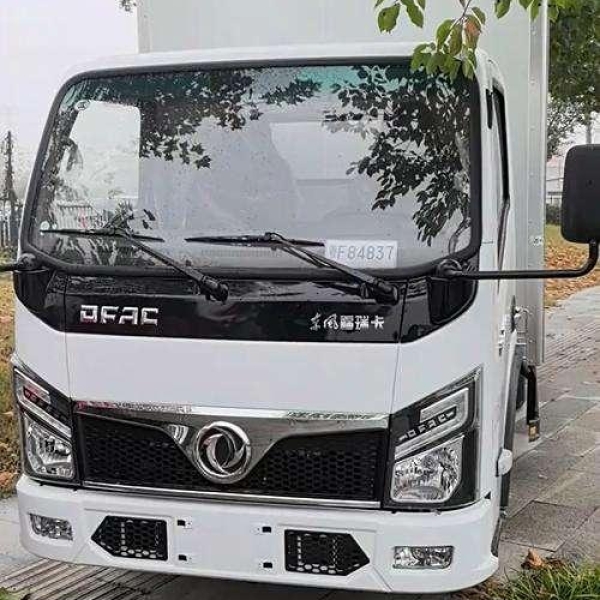 东风福瑞卡M5带副变速的4.2米货车